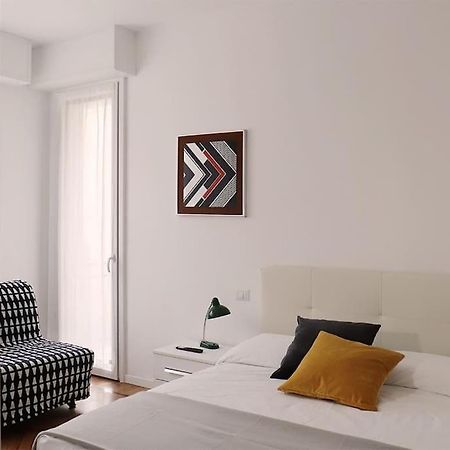 Apartamento Bilocale Metro 4 Blu Frattini - Airport Linate Milán Exterior foto