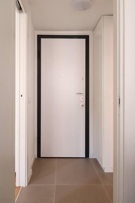 Apartamento Bilocale Metro 4 Blu Frattini - Airport Linate Milán Exterior foto